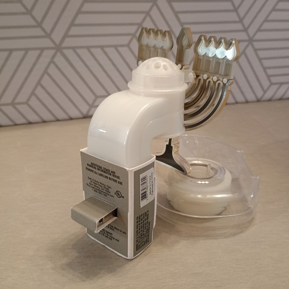 Bath & Body Work ~MENORAH 🕎 Hanukkah Wallflower Plug In NightLight Blue Jewel - Picture 3 of 5